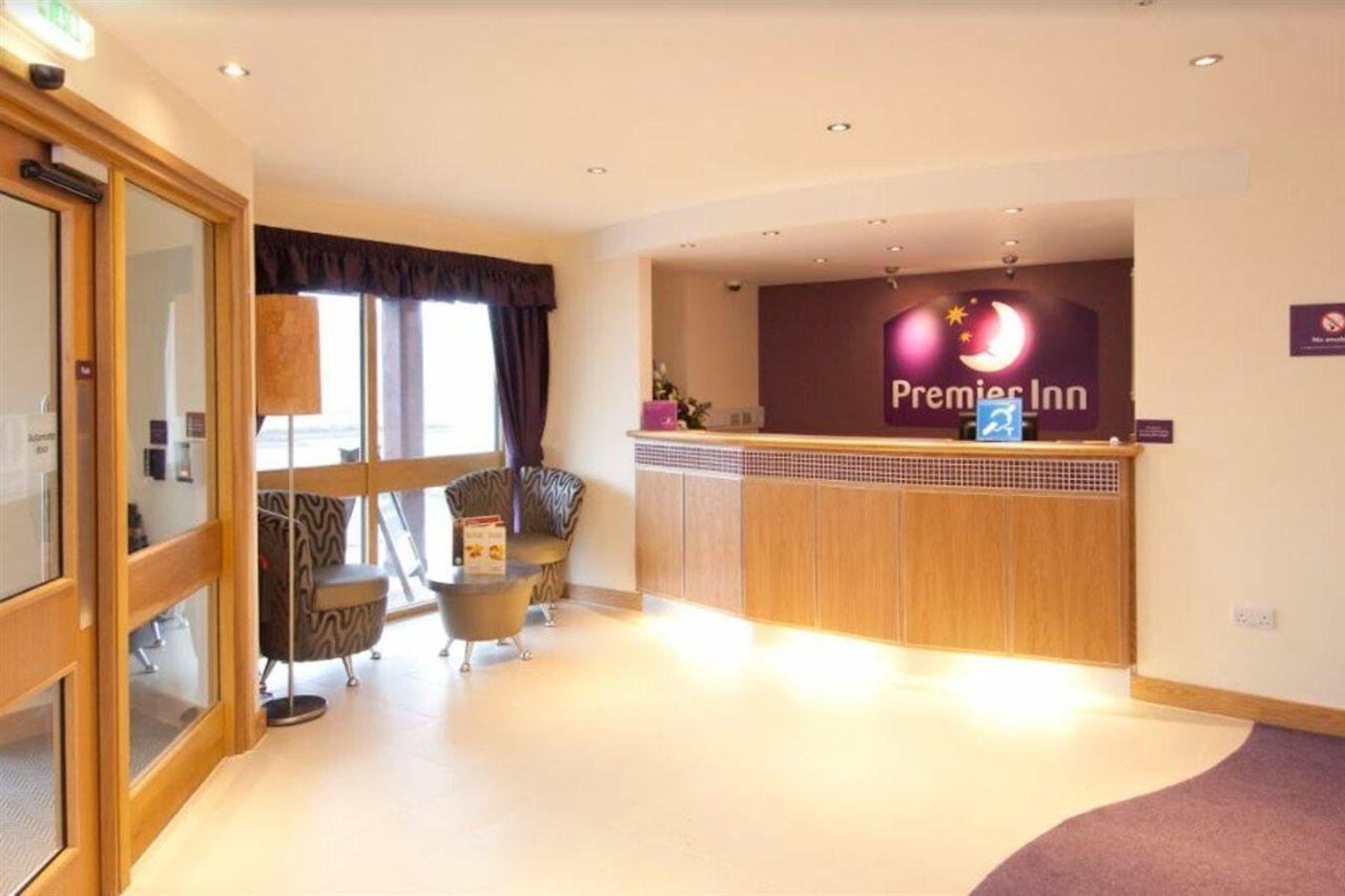 Premier Inn Rugeley Exterior foto