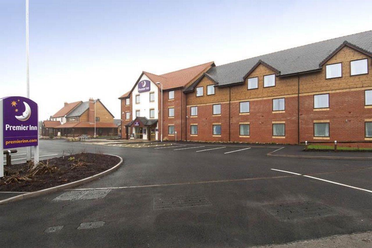 Premier Inn Rugeley Exterior foto