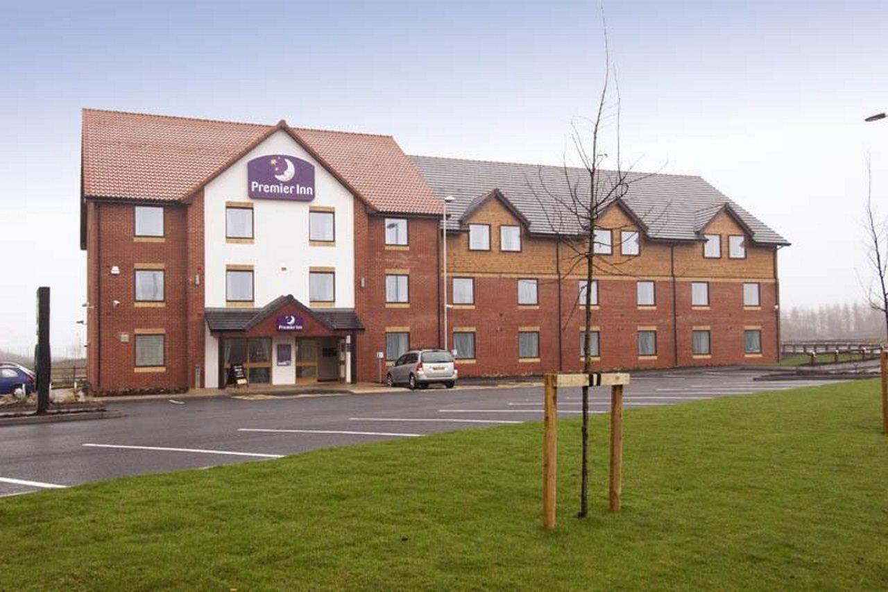 Premier Inn Rugeley Exterior foto